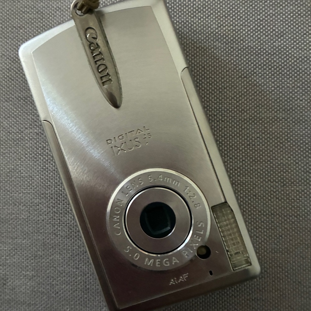 Canon Silver Digital IXUS Compact Camera